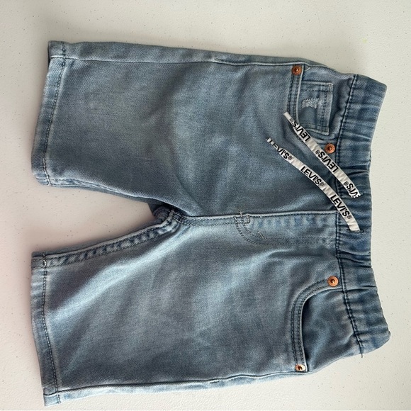 Levi's Boys Youth Elastic Waist Blue Jean Shorts Size 7 Light Wash EUC - Picture 2 of 4